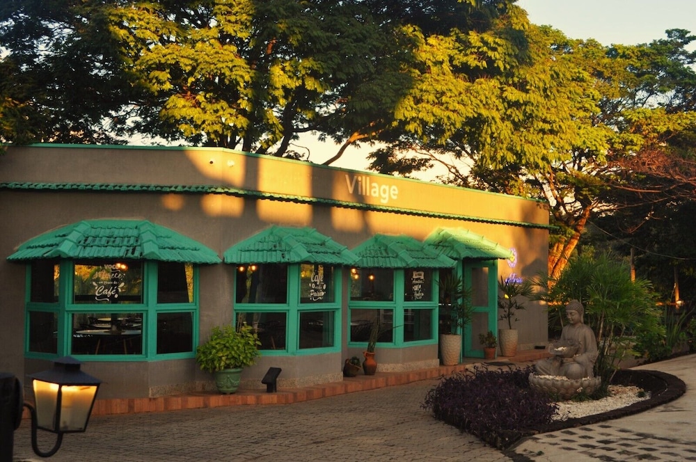 Village Resort 1/49
