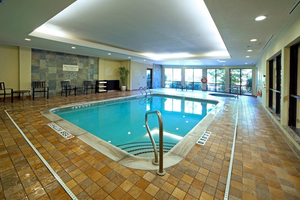Courtyard by Marriott Hamilton 20/32