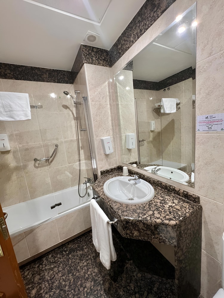 Hotel Humanes 58/65