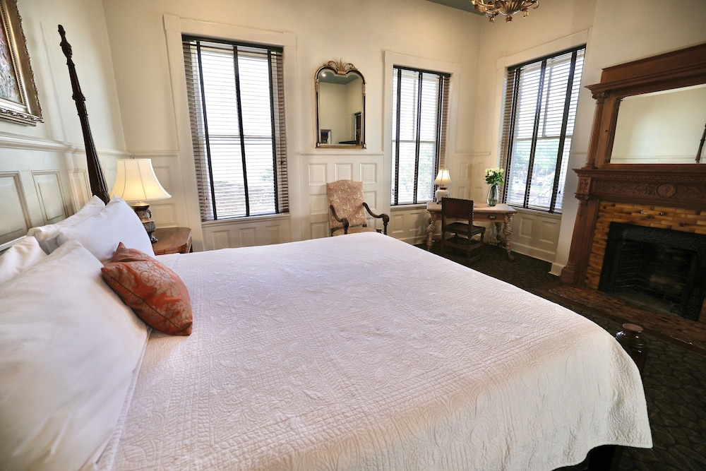 Foley House Inn 34/75