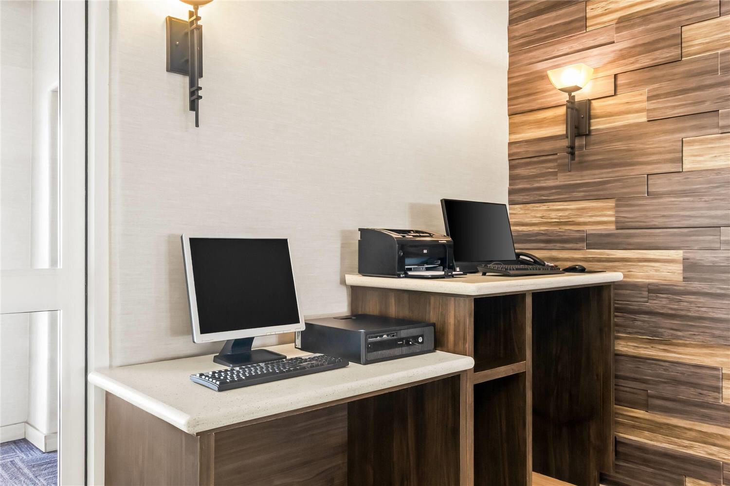 La Quinta Inn & Suites by Wyndham Houston Energy Corridor 44/61
