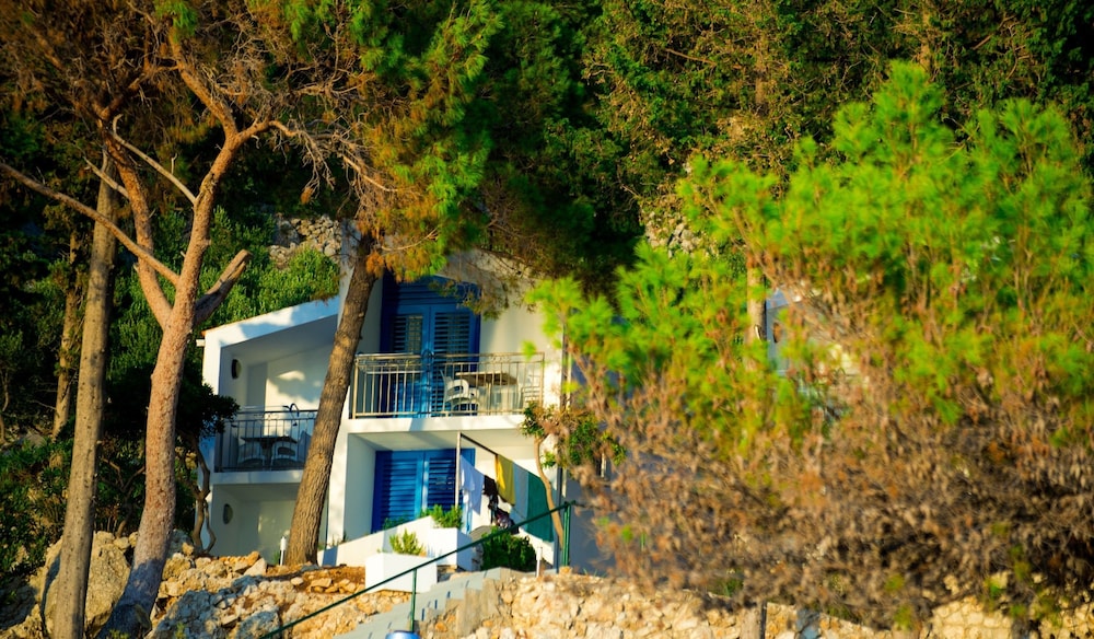 Beach Hotel Croatia 44/50