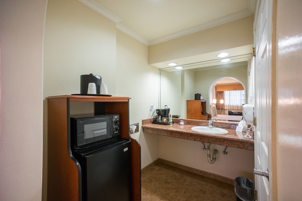 Nob Hill Motor Inn 34/40