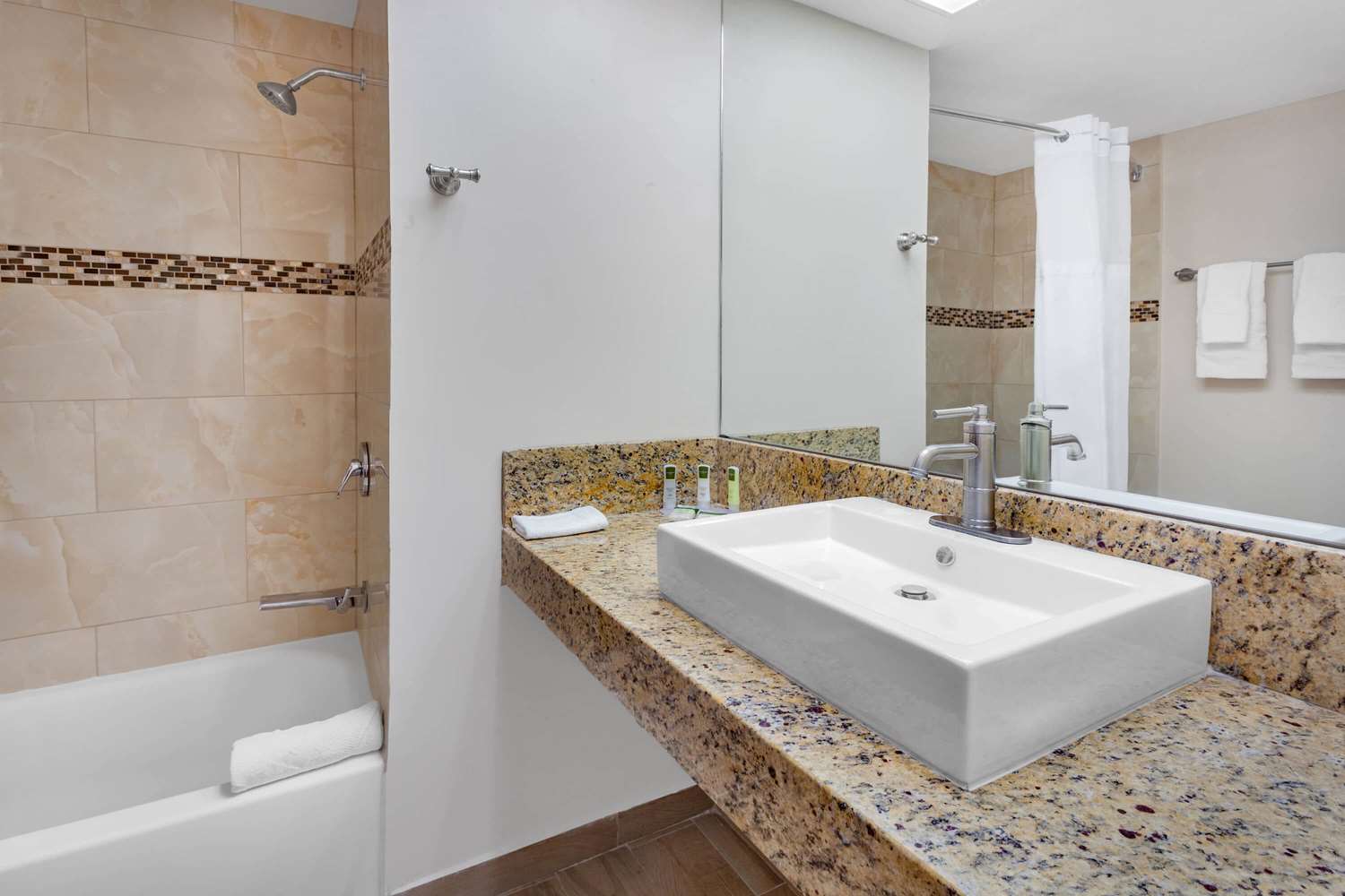 Days Inn By Wyndham Piedras Negras 23/26