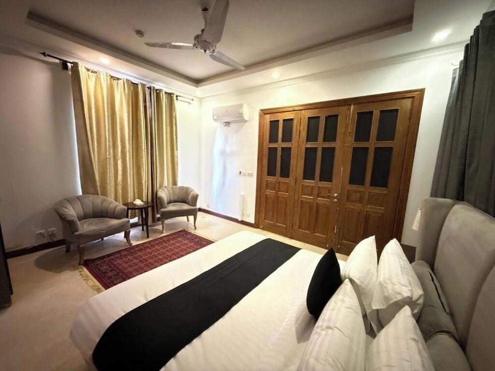 Rhodium Elite Hotel 36/56