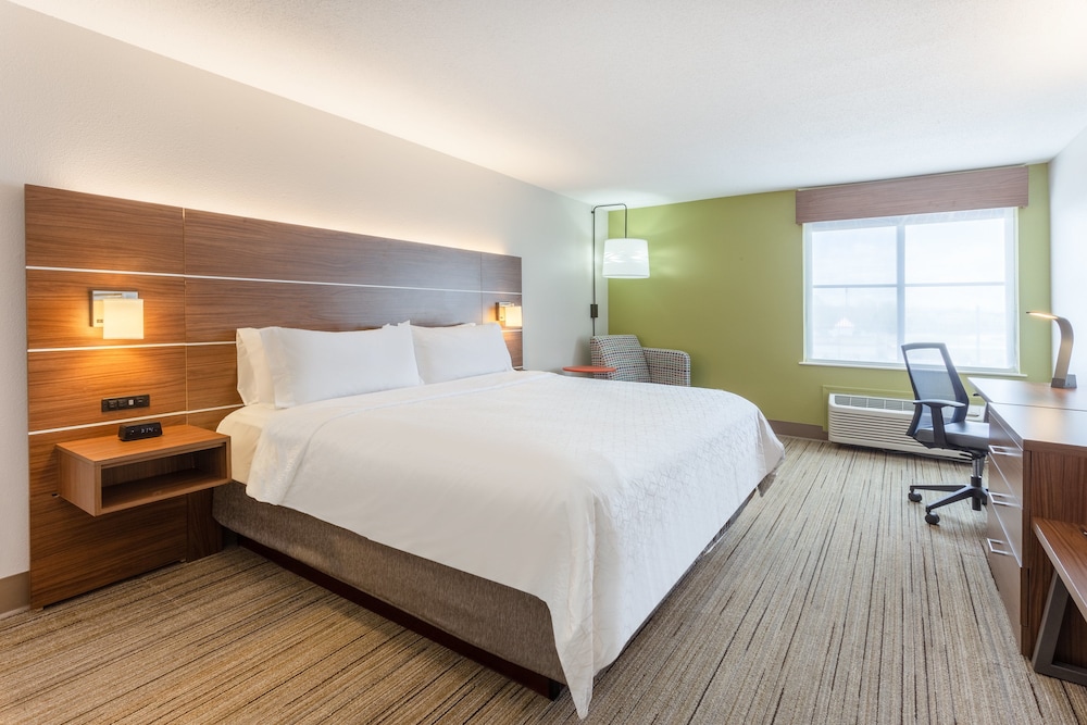 Holiday Inn Express Hotel Suites Scottsburg 24/57