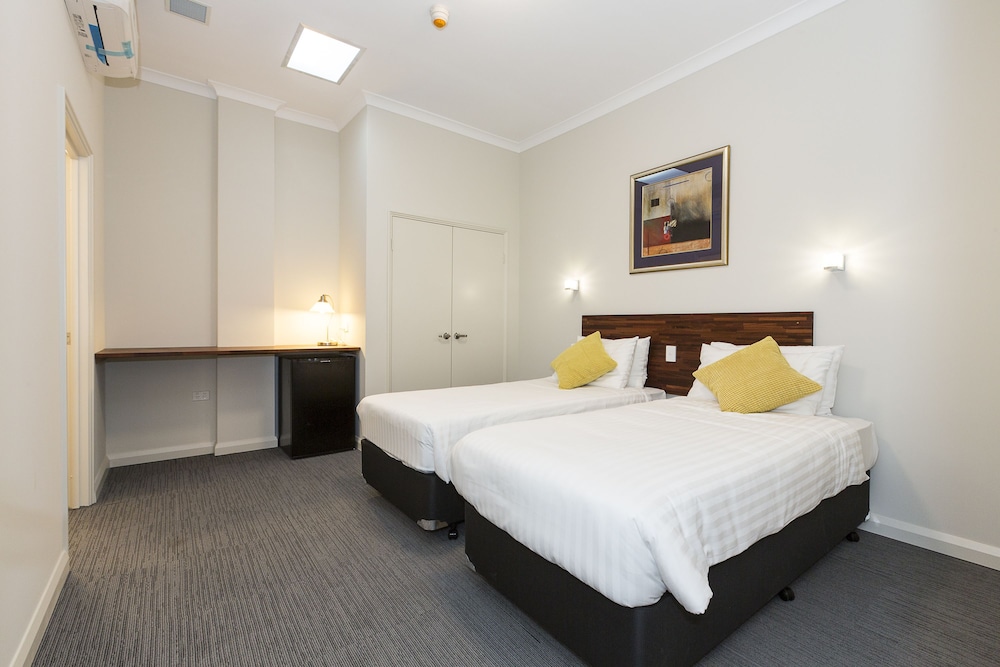 Gallery Hotel 26/71