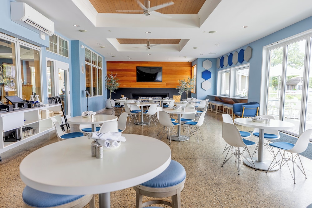 Bay Pointe Inn 35/50