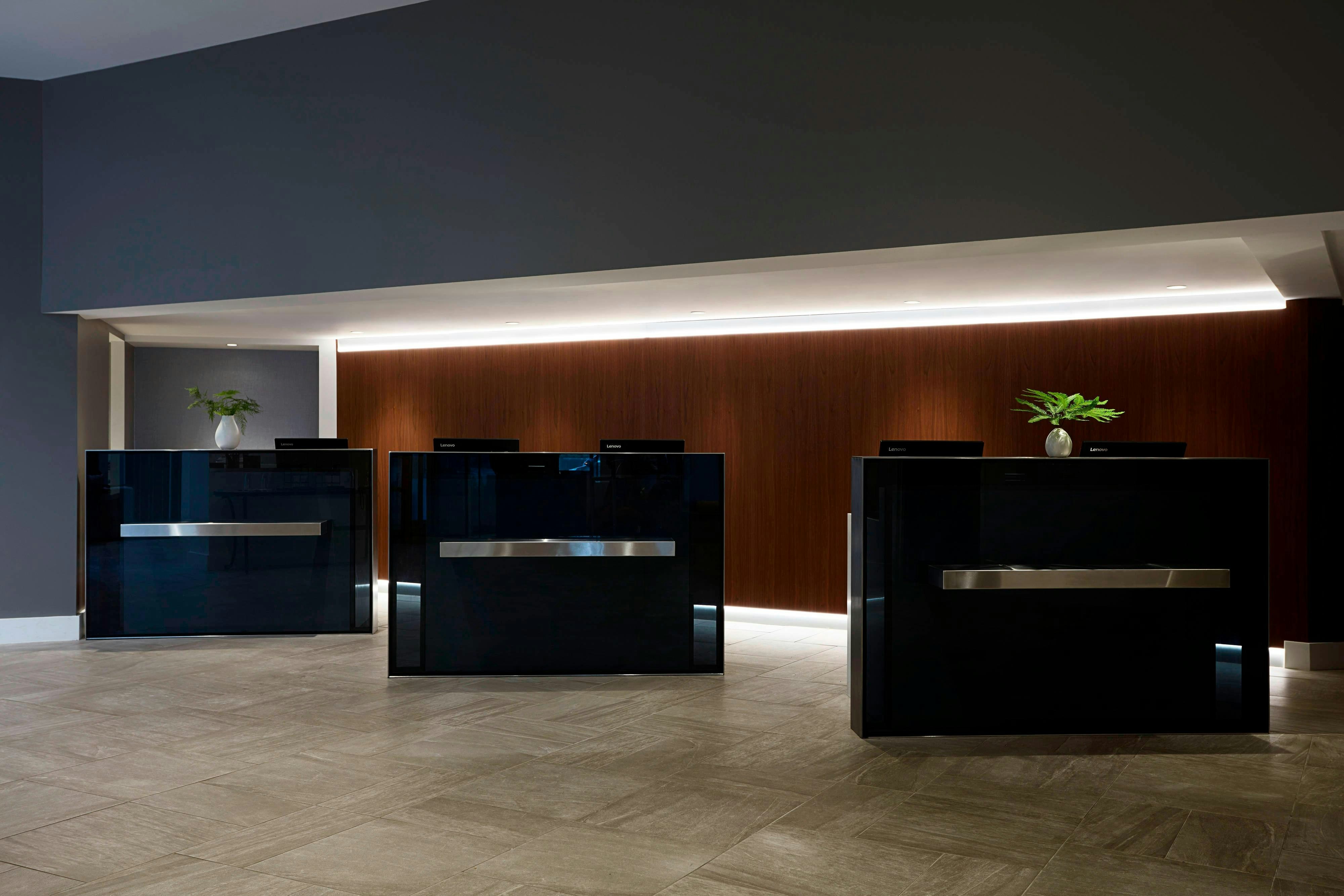 Lobby at MARRIOTT LONG ISLAND, UNIONDALE - NY