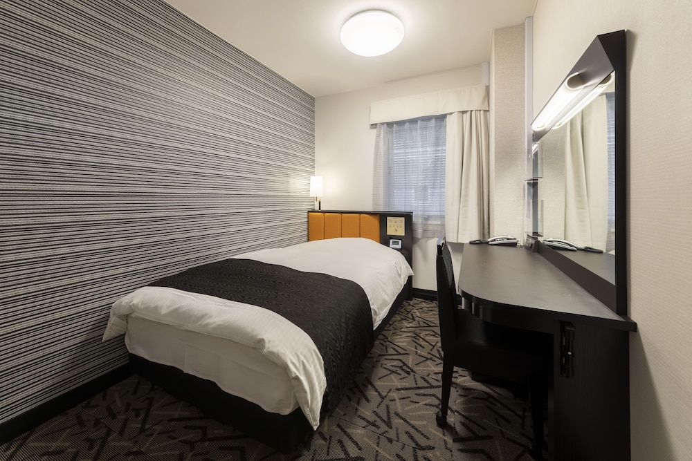 ROOM, SINGLE