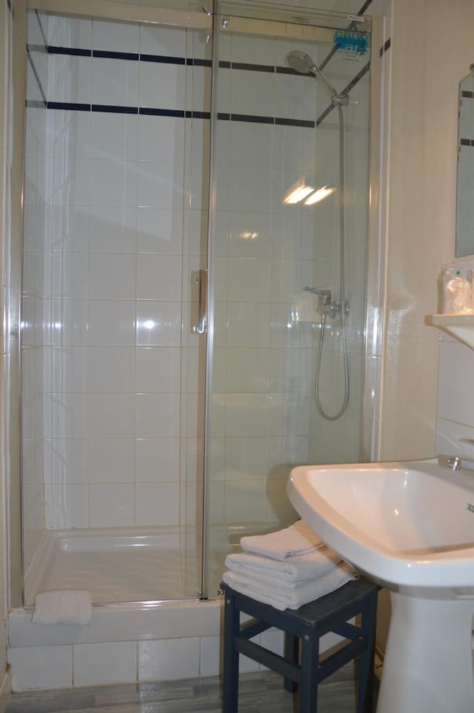 Hotel Victor Hugo 36/45