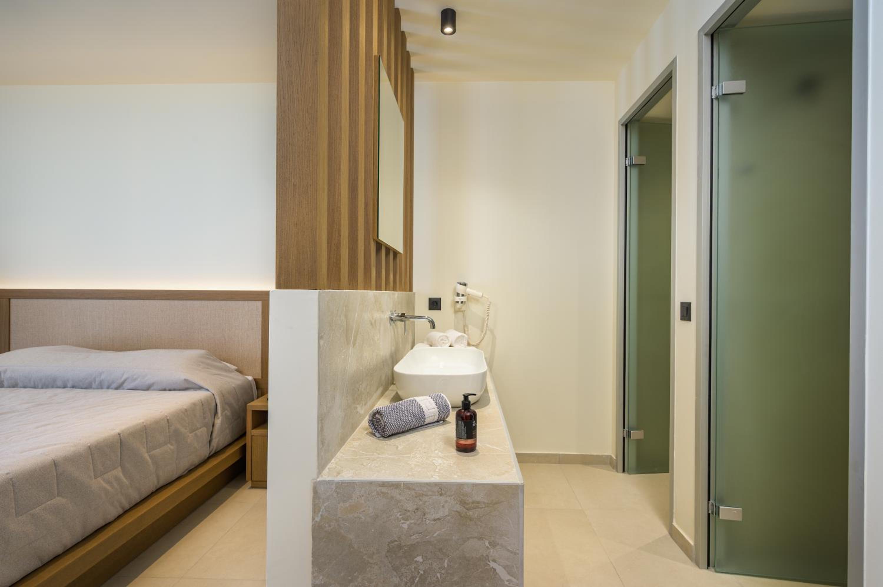 Esperia Hotel 14/50