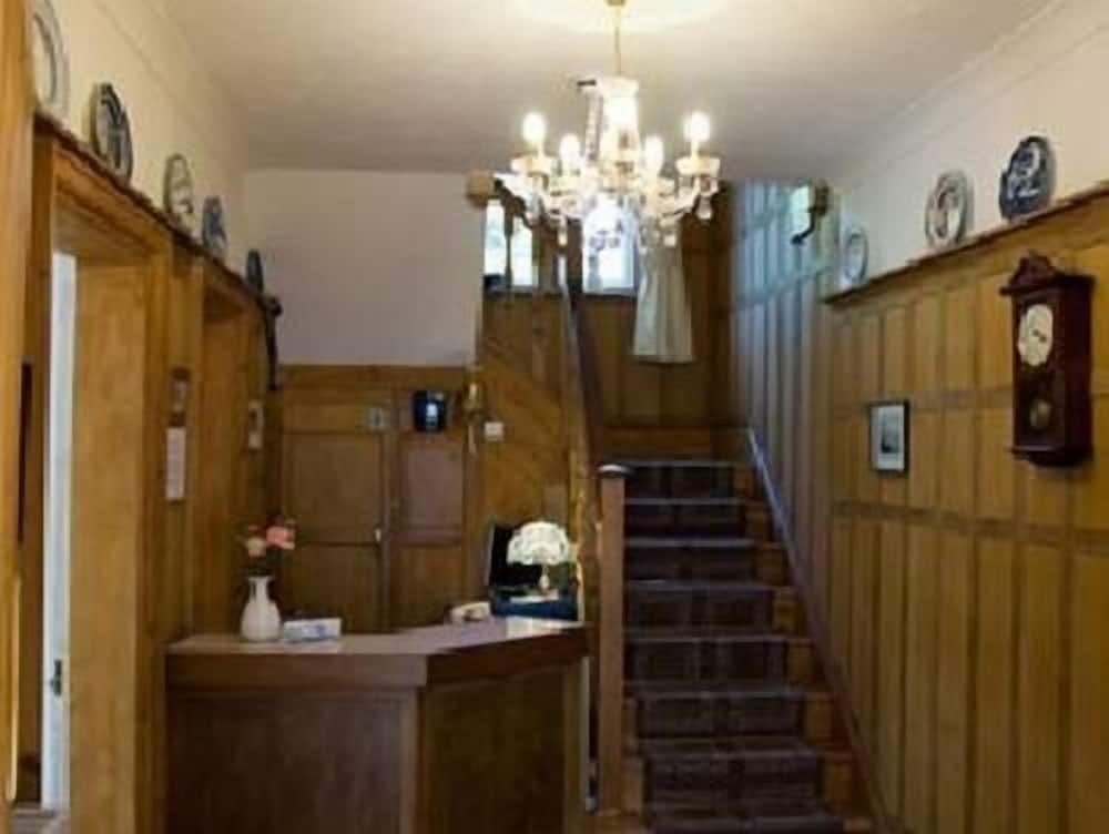 The White Lodge 7/50