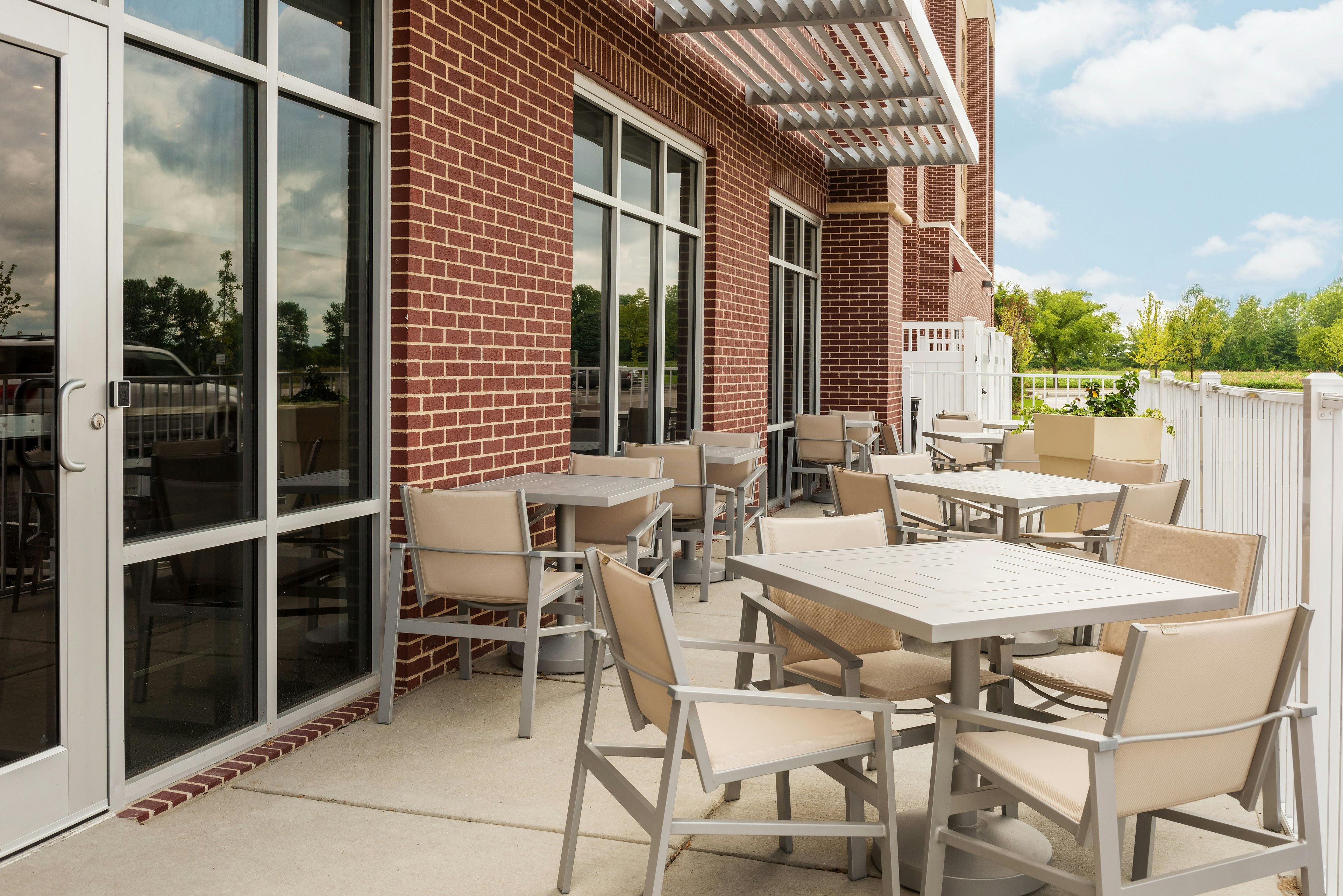 Holiday Inn Express Suites St Louis Chesterfield 32/46