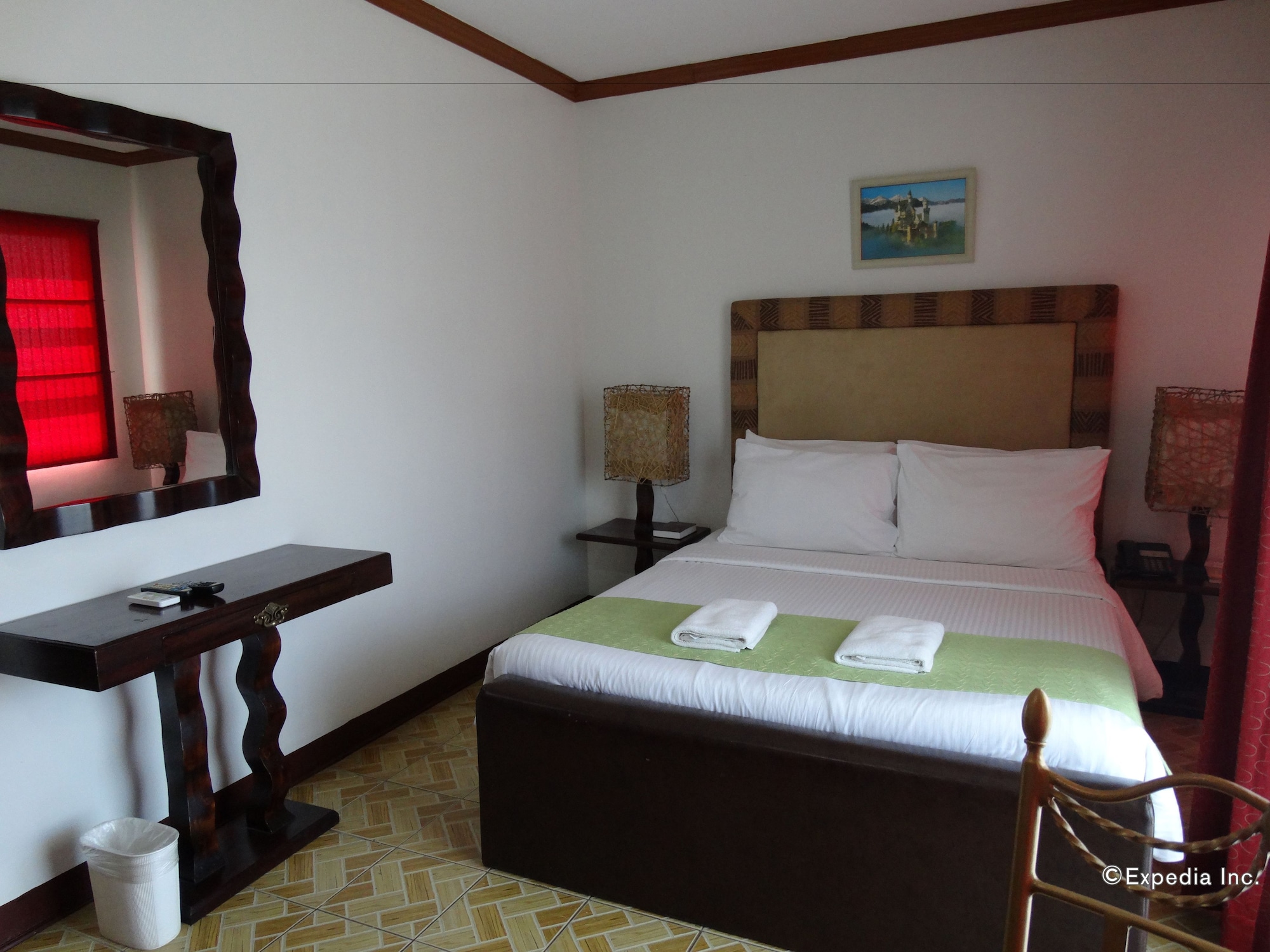 SUITE, QUEEN BED