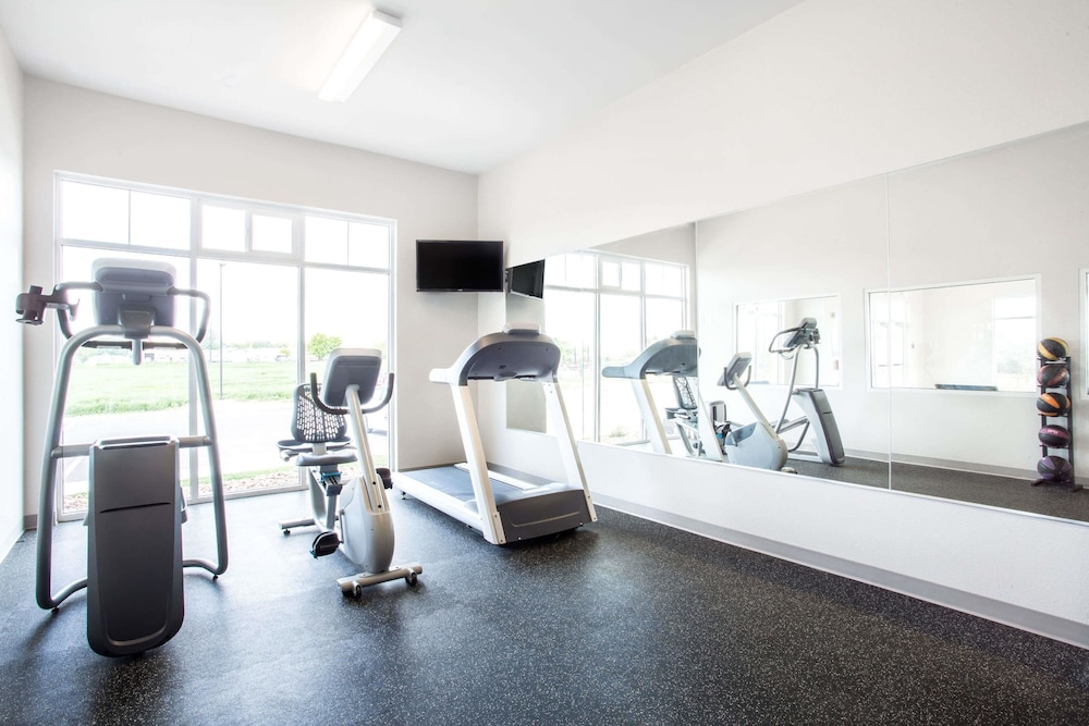 Microtel Inn and Suites By Wyndham Naples Vernal 25/50