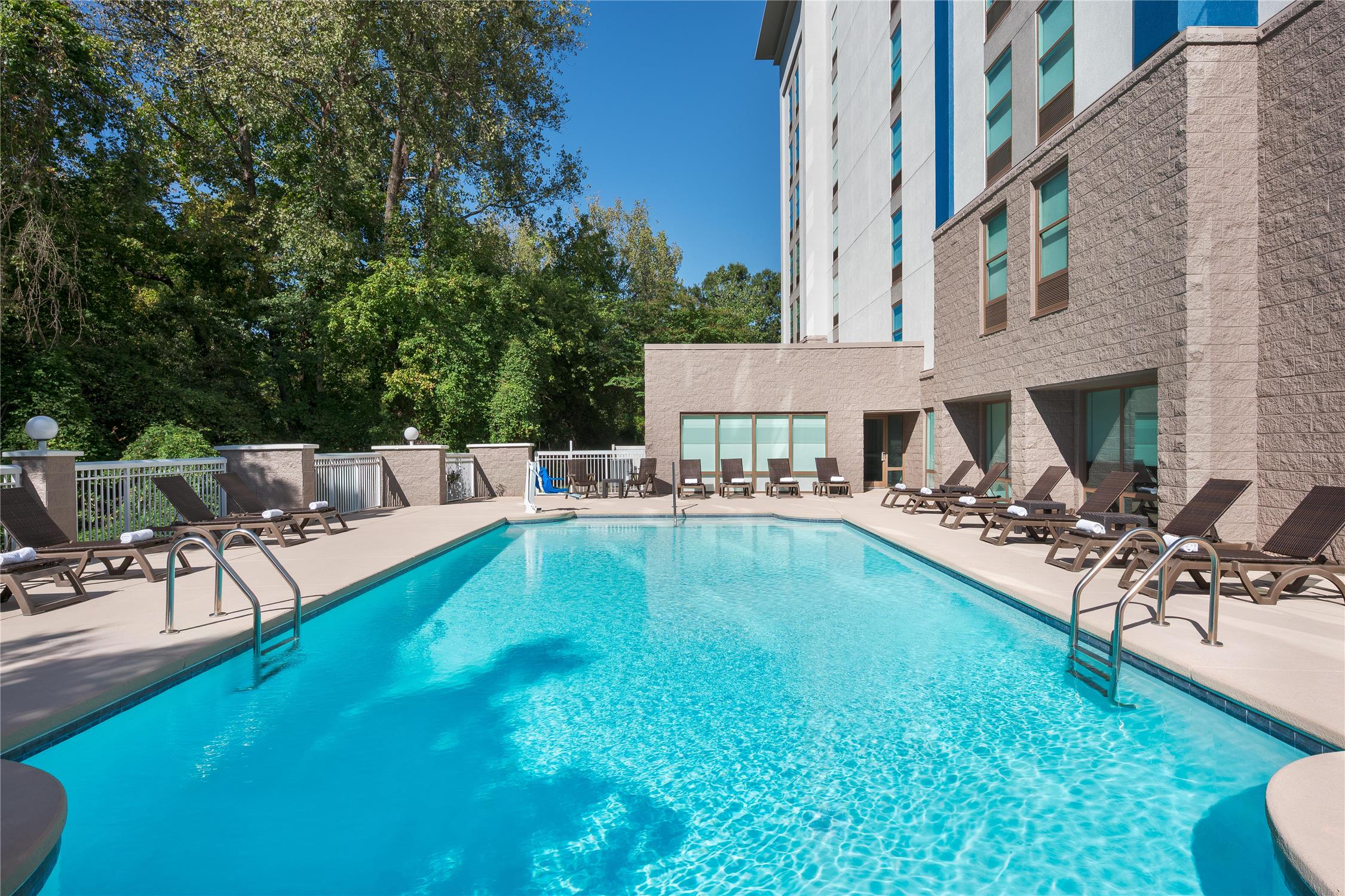 Hampton Inn & Suites Charlotte-Arrowood 59/61