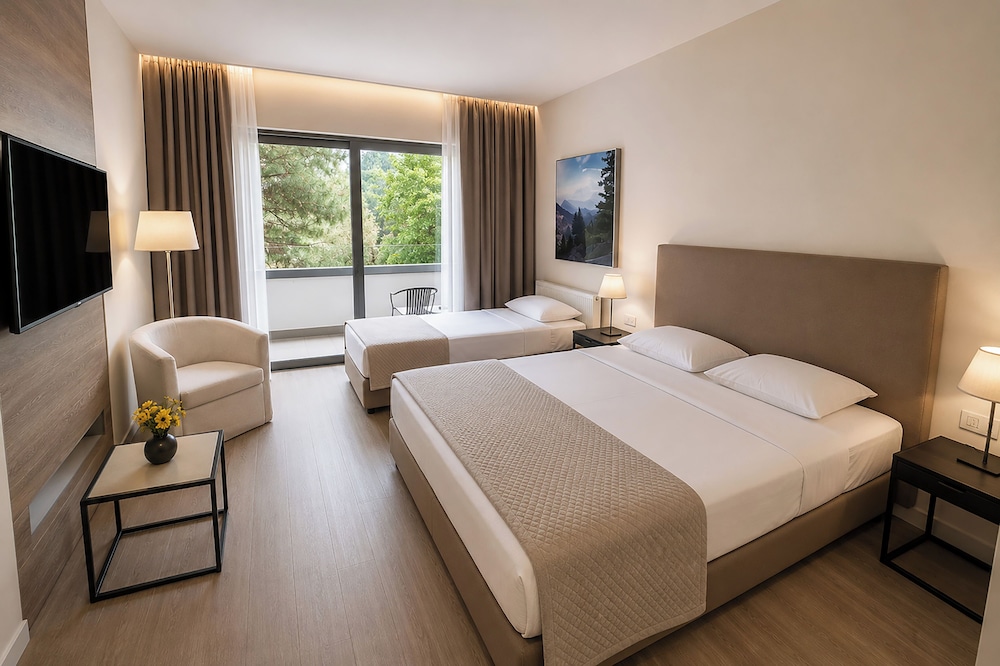 Junior Suite, Queen and Twin Beds, Garden Area