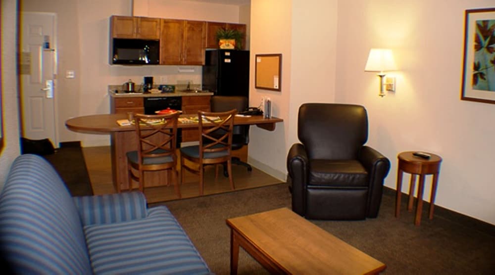 Candlewood Suites Jacksonville 40/72