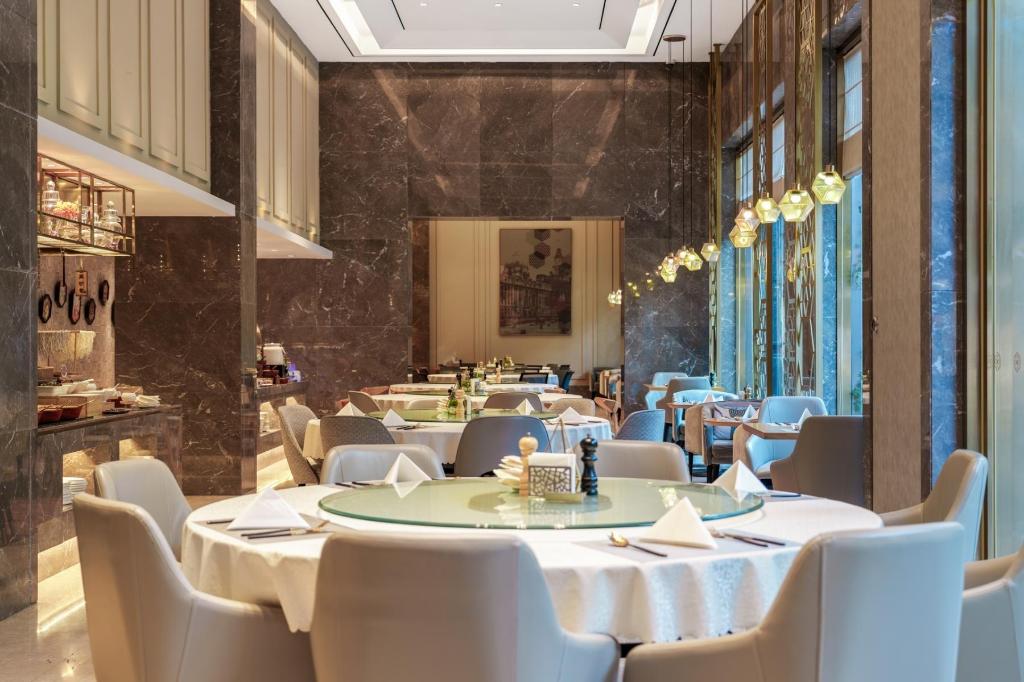 Yitel Premium(Shanghai Zhongshan Park) 42/50
