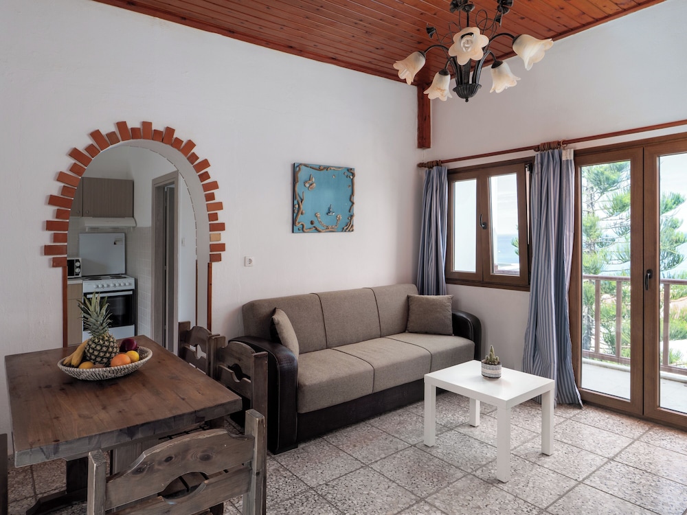 Spiros Soula Hotel 49/84
