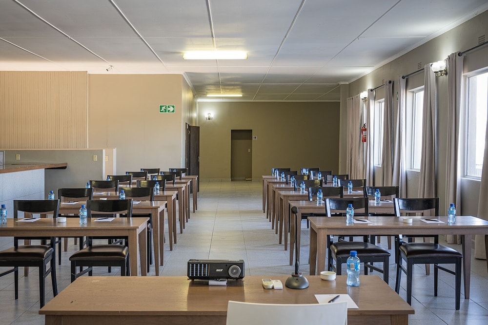 Calvinia Hotel by Country Hotels 31/41