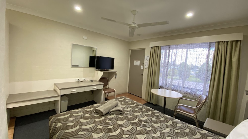 Sapphire City Motor Inn Inverell 16/34