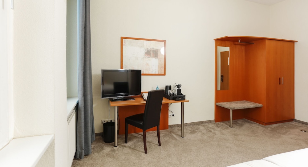 Hotel Am Rhein Wesseling 48/64
