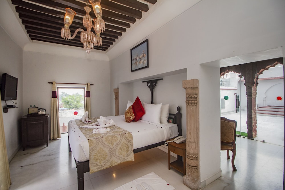Amritara Chandra Mahal Haveli Bharatpur 10/50