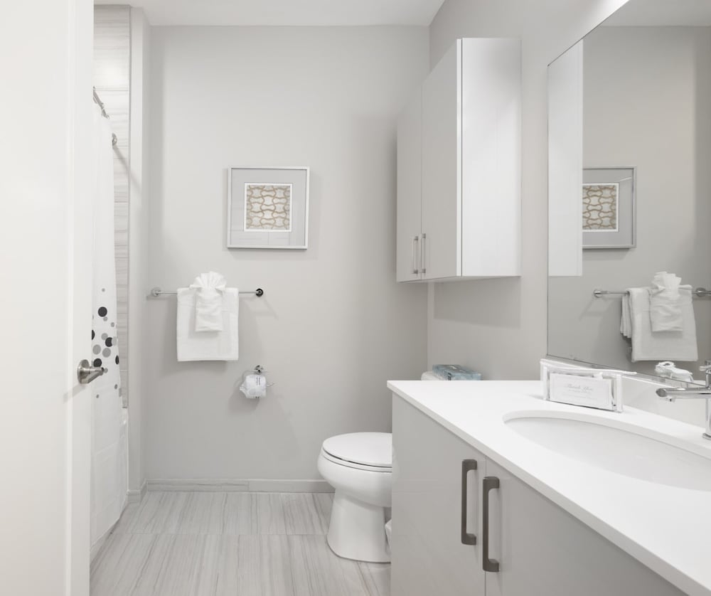Global Luxury Suites East Boston 48/50