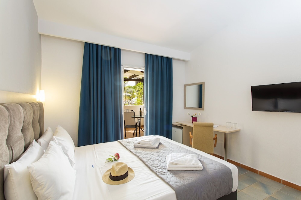 CORAL BLUE BEACH HOTEL 25/78