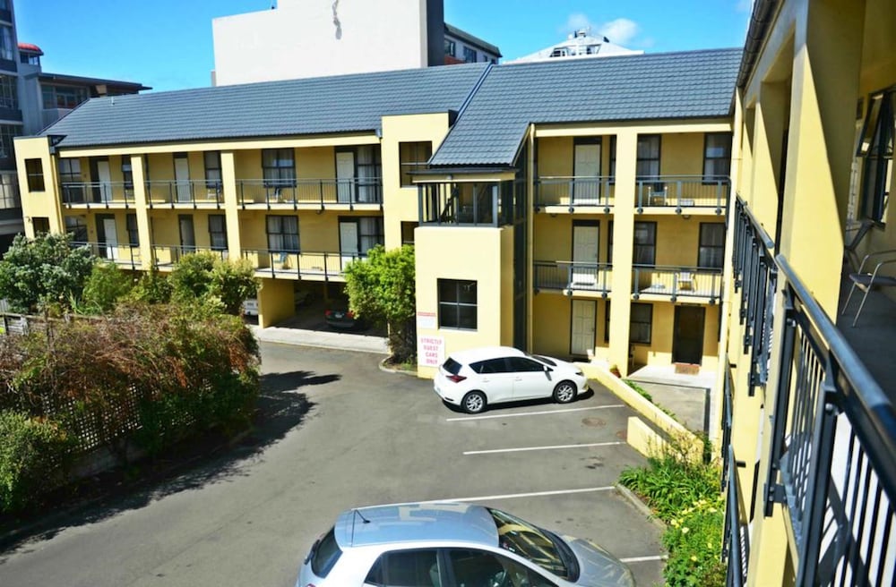 Victoria Court Motor Lodge 52/60