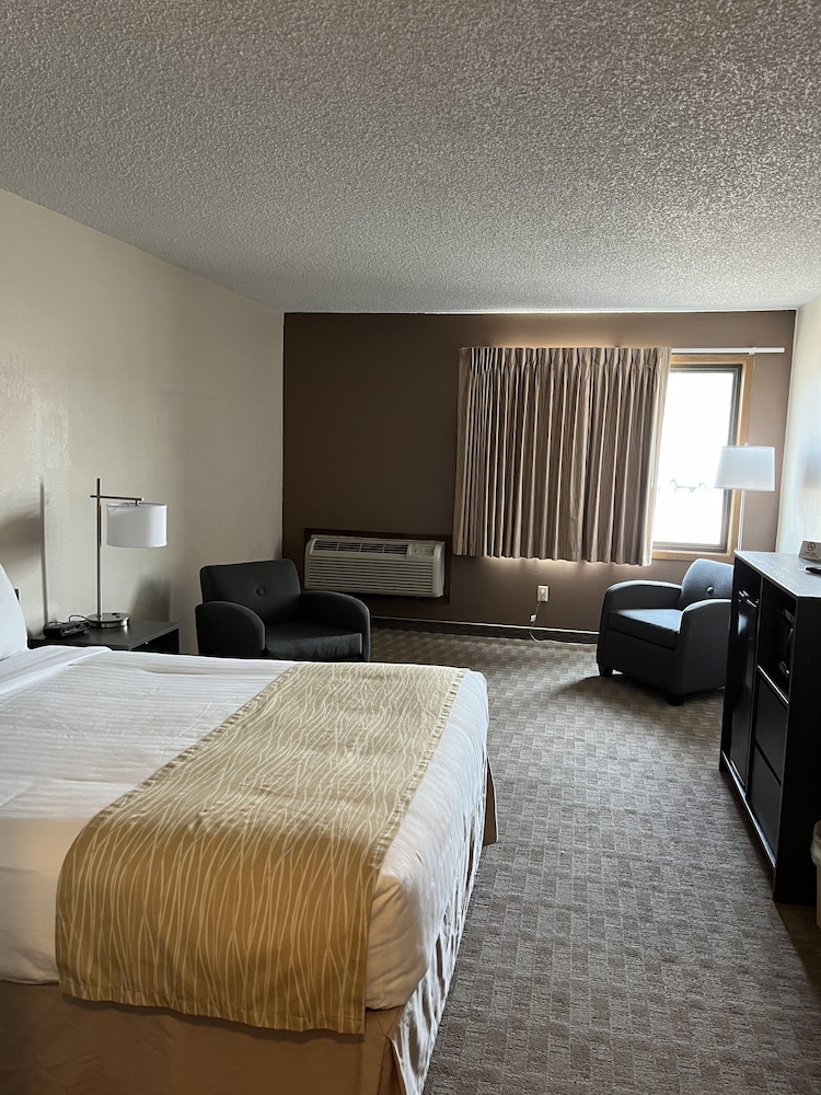 Super 8 By Wyndham Sturgis 14/27