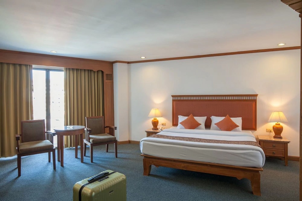 Royal Palace Hotel 17/66