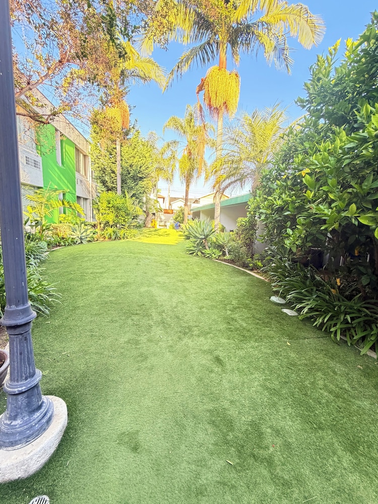 Hotel Pacific Garden 51/58