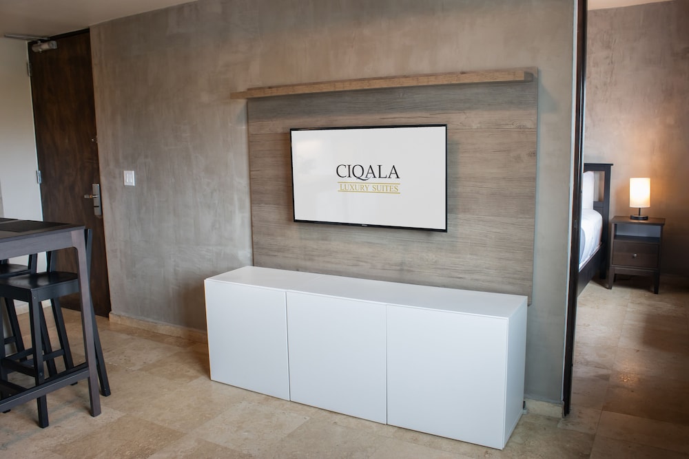 CIQALA Luxury Suites 6/75