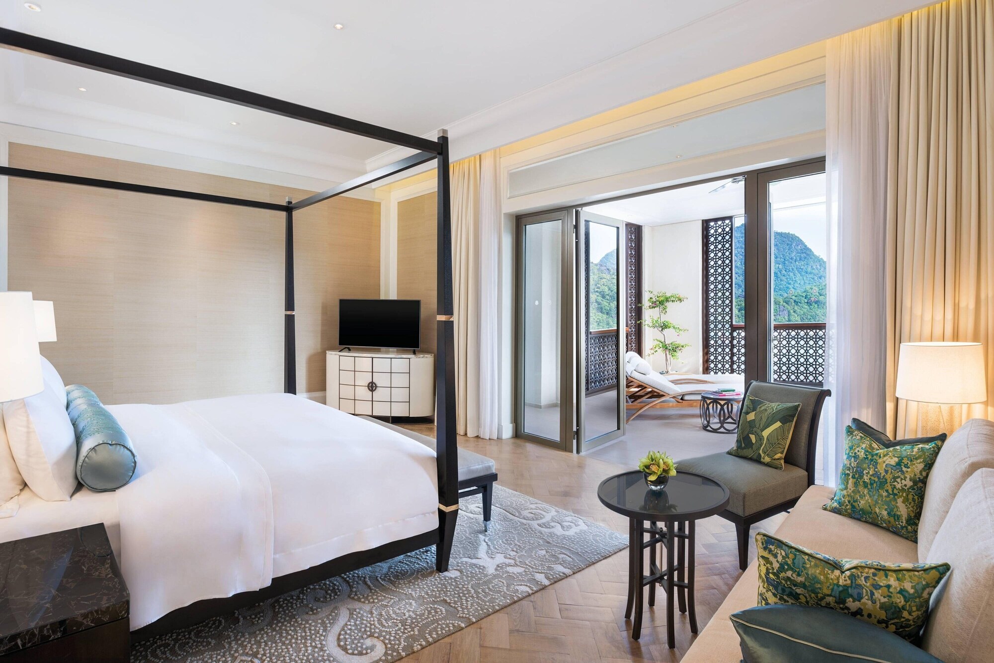 SUITE, KING BED, SEA VIEW