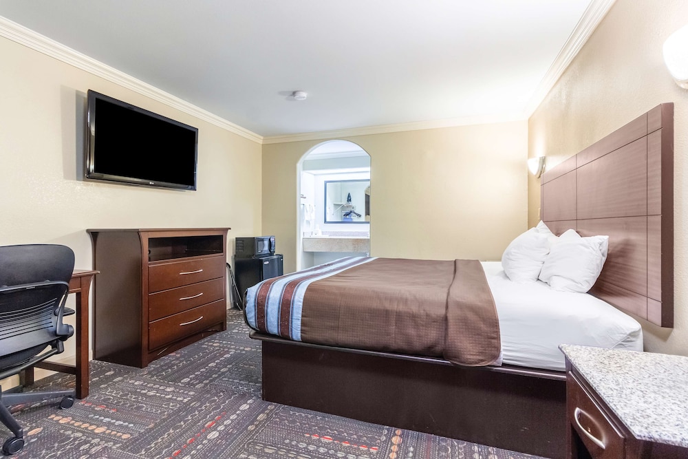 Americas Best Value Inn Houston Heights at I-45 18/40