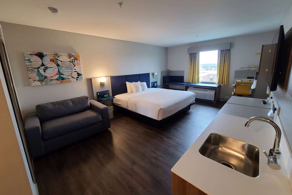 Microtel Inn & Suites by Wyndham Milford 19/54