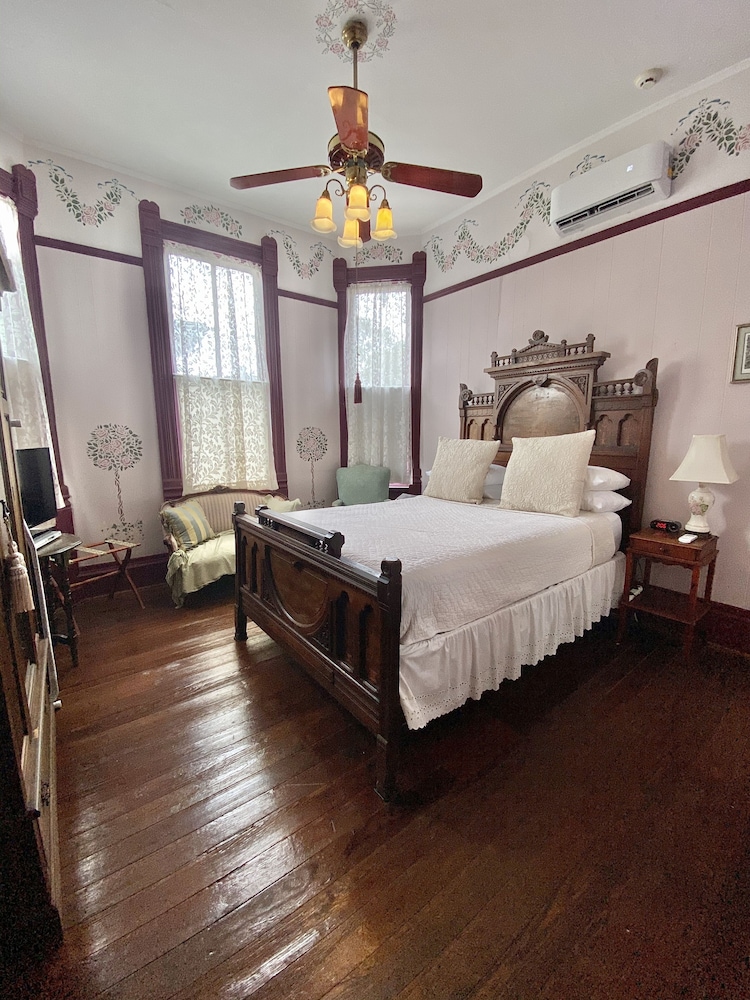 SIGNATURE, ROSE, PRIVATE BATHROOM