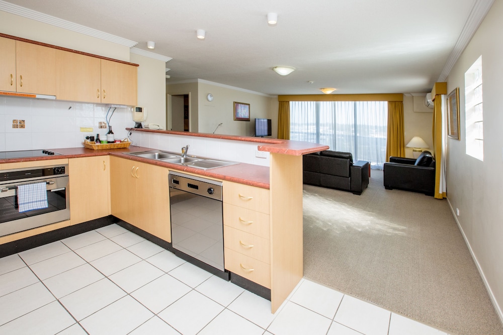 Springwood Tower Apartment Hotel 8/63