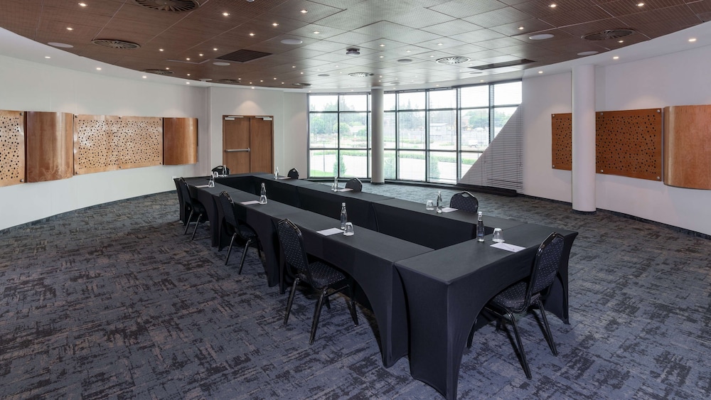 Radisson Hotel & Convention Centre Johannesburg, O.R. Tambo 40/50