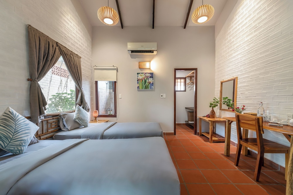 GARDEN, TWIN BEDS