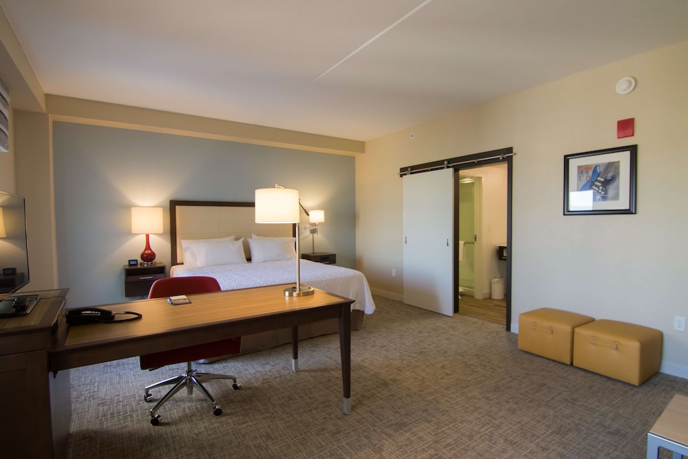 ROOM, KING BED, ACCESSIBLE