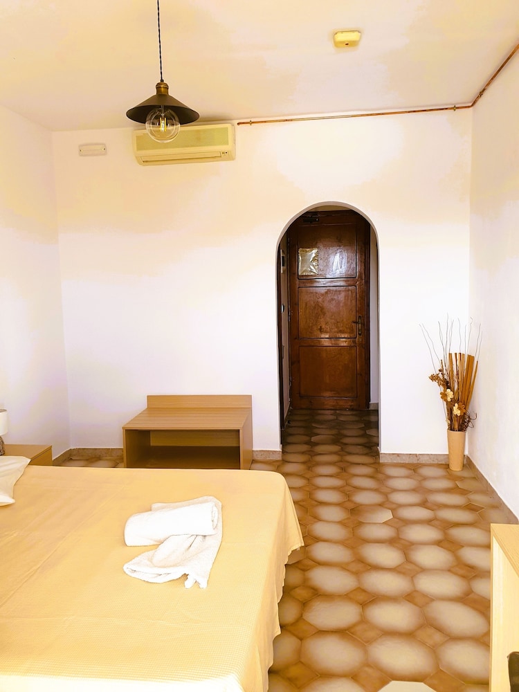Maroula Blue Studios And Suites 11/70
