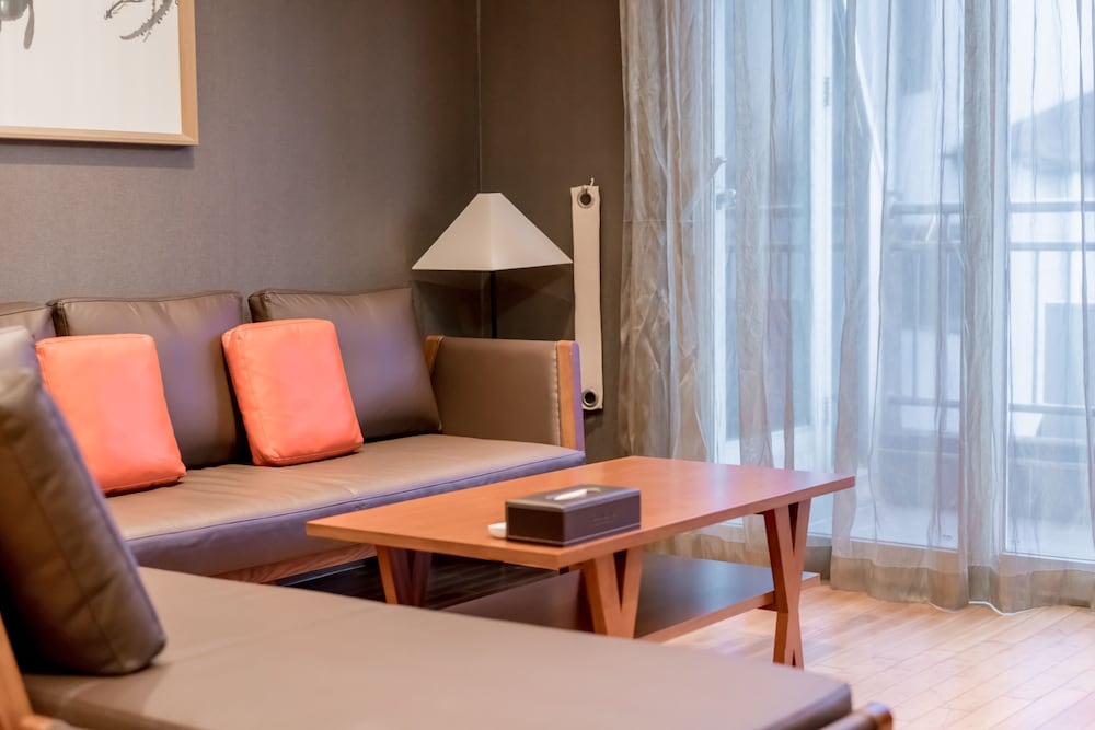 Oriens Hotel Residences 44/58