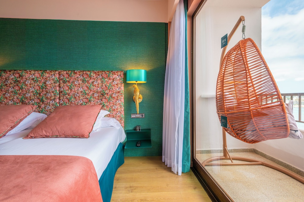 غرفة سوبيريور ثلاثية بإطلالة على البحر، NYX Hotel Ibiza - Adults Only 5/8
