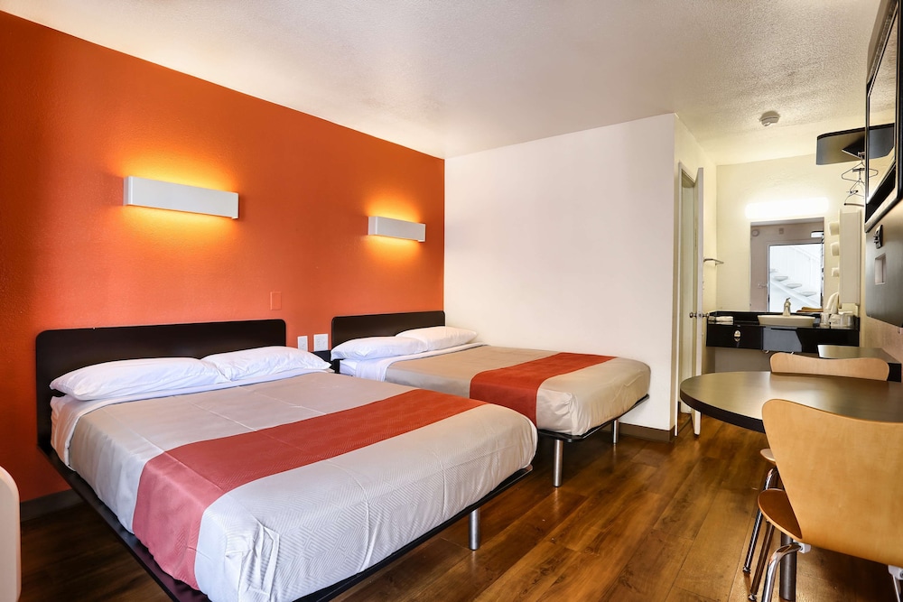 Super 8 by Wyndham Walnut Creek 15/35