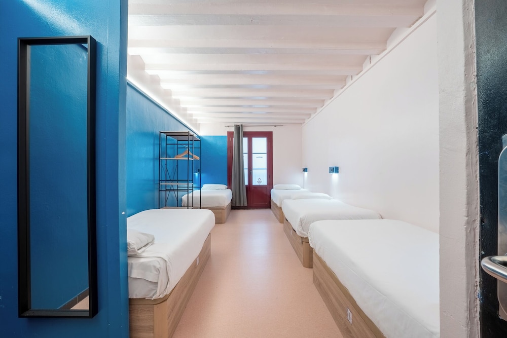 Private, 5 Beds, Shared Bathroom