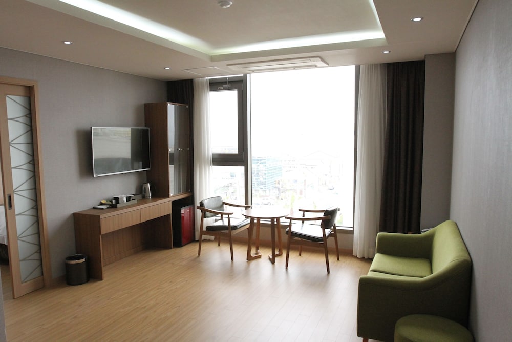 Black Sands Hotel 26/45